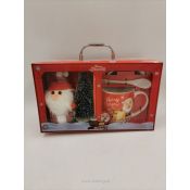 Ozdoba świąteczna Zestaw prezentowy świąteczny kubek z talerzykiem ,łyżeczką figurką Mikołaja i choinką w pudełku Bemag (A5396)